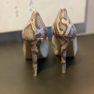 Jessica Simpson Sexy Snakeskin Heels - like new